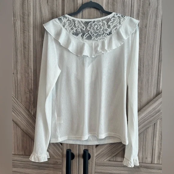 NWOT White Lace Ruffle Top - Picture 9 of 9